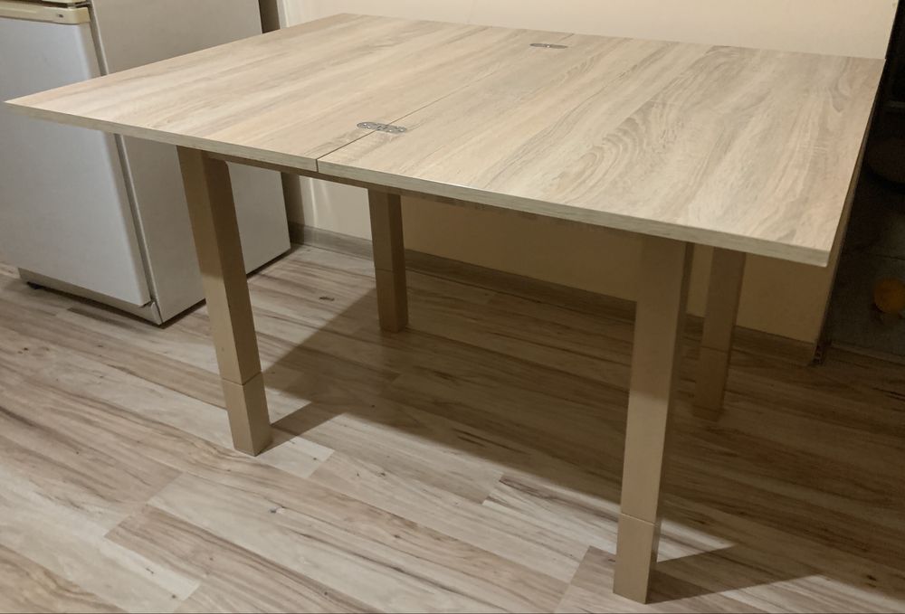 Sprzedam solidny rozkładany stół kuchenny