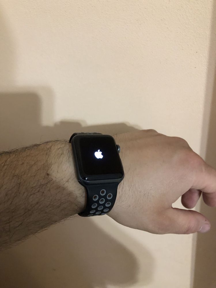 Apple Watch 3/42 стан гарний!