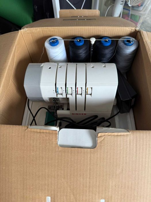 Máquina de costura overlock SINGER 14SH754