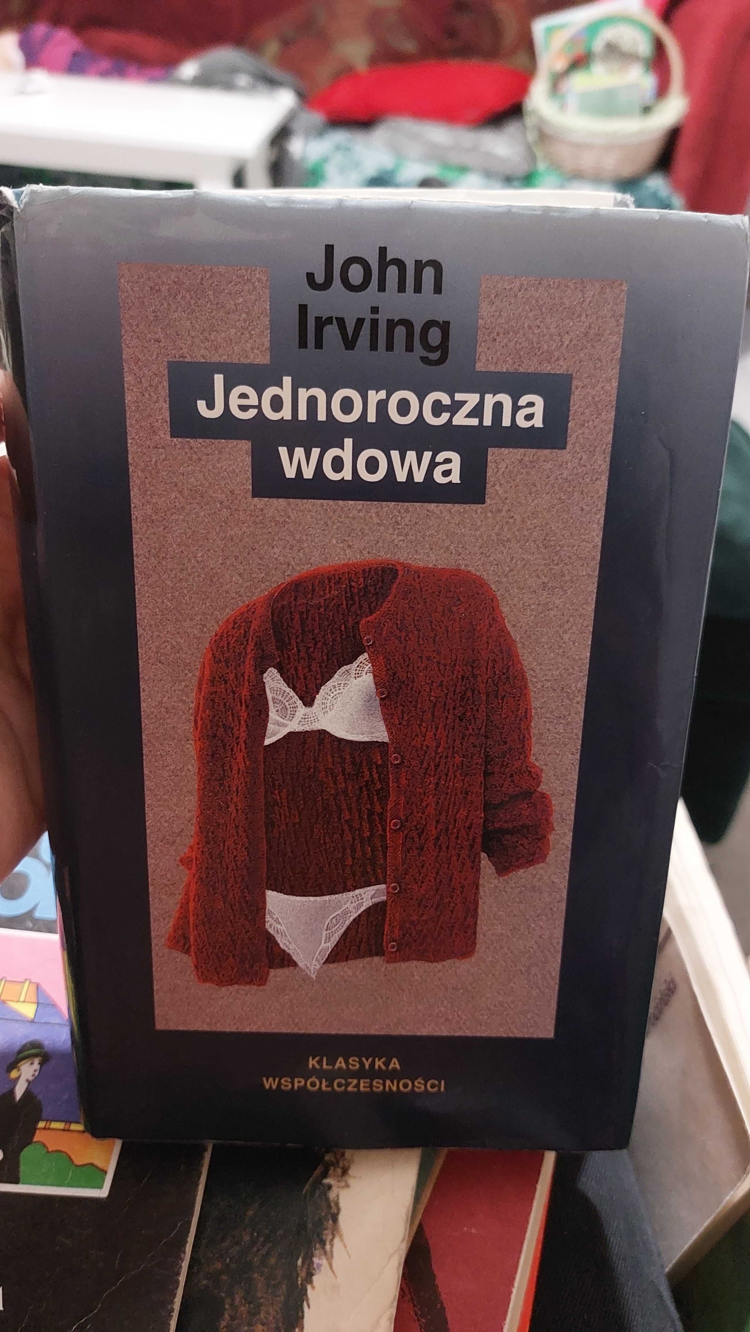 John Irving Jednoroczna wdowa erotyk