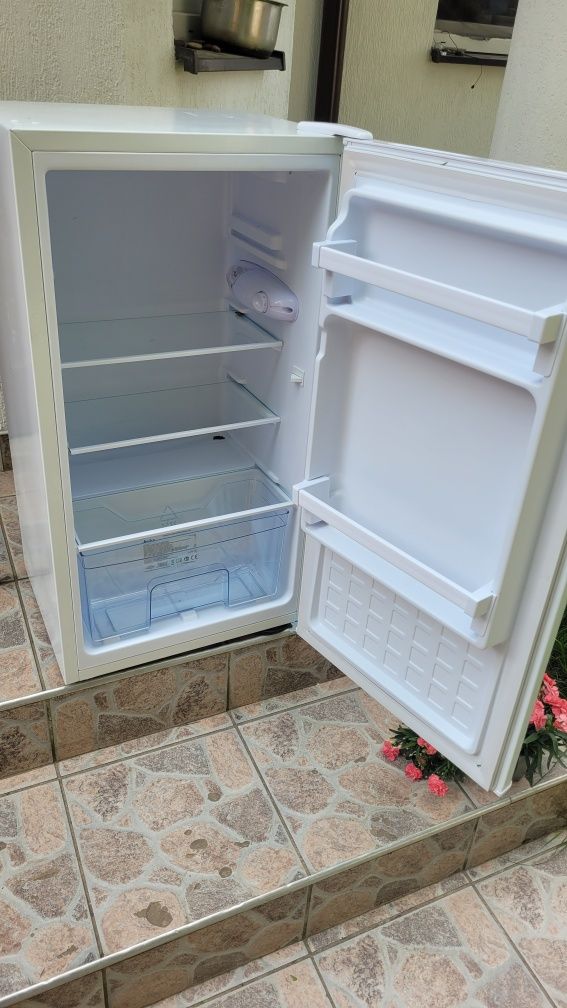 Lodówka z zamrażarką podblatowa