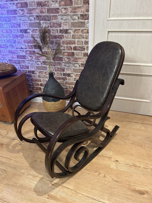 Rattanowe fotele bujane idealne na prezent