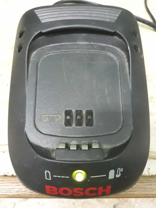Продам зарядное Bosch al2215cv