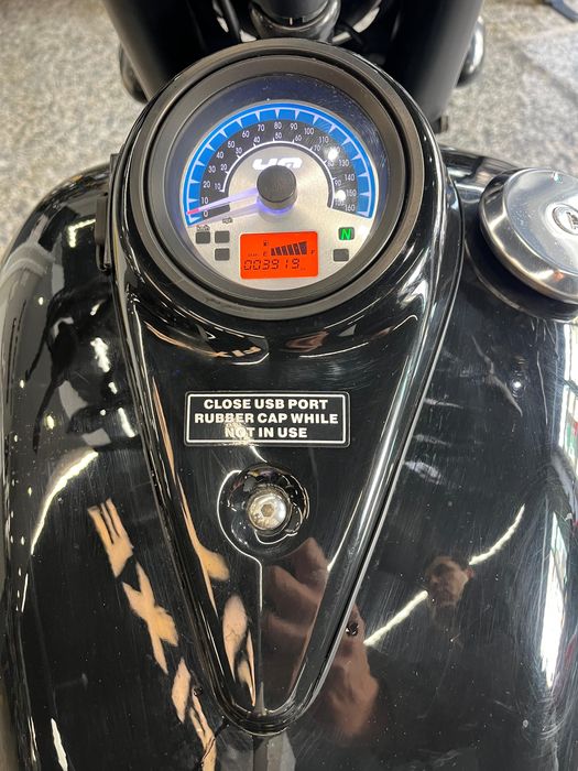 UM Renegade Commando 125 cc Uma cruiser Americana de estilo