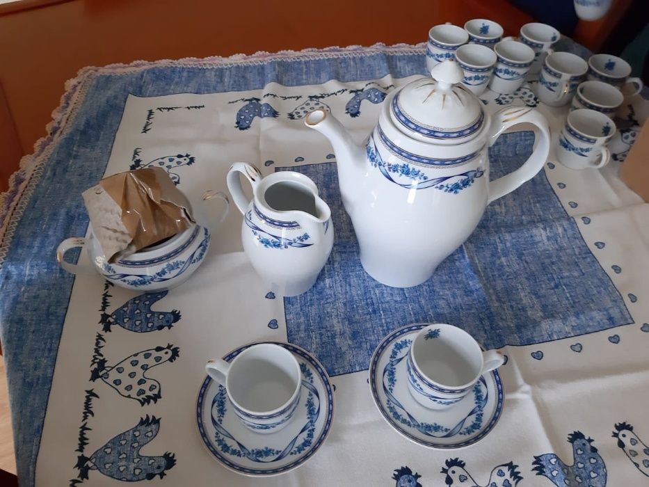 Vendo conjunto de café da marca COSTA VERDE ,composto por 12 chávena