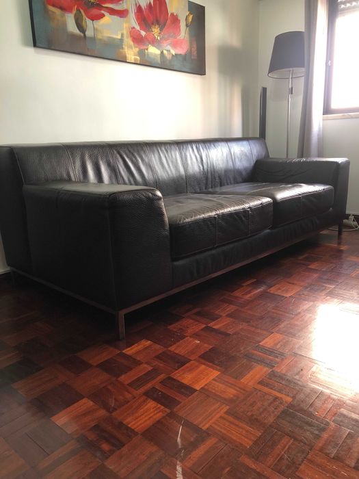 Sofá em pele genuina castanha em otimo estado