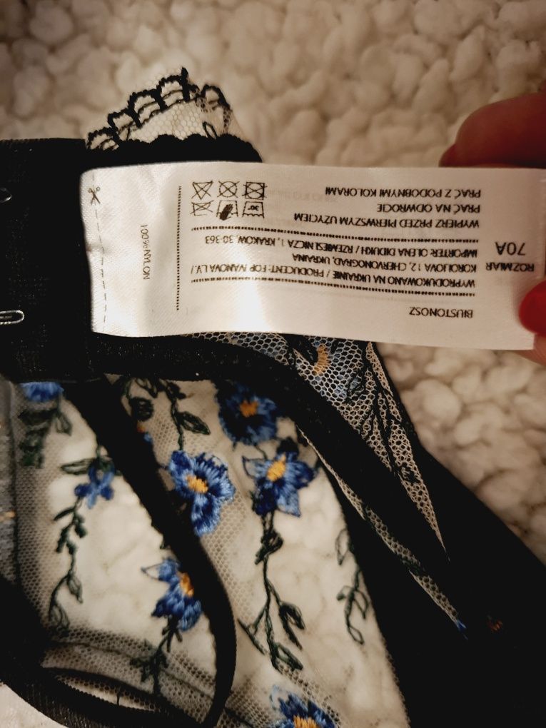 Komplet bielizny stringi biustonosz gorset haft