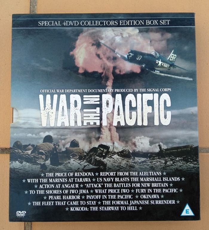 Álbum com 4 DVDs de guerra "War On The Pacífic"