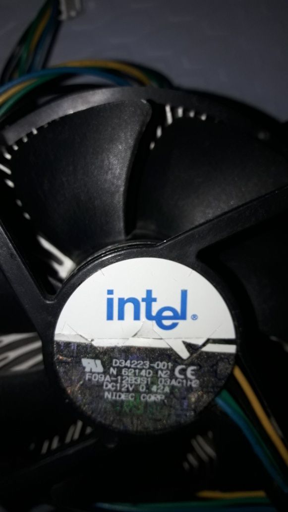 Процессор с кулером Intel