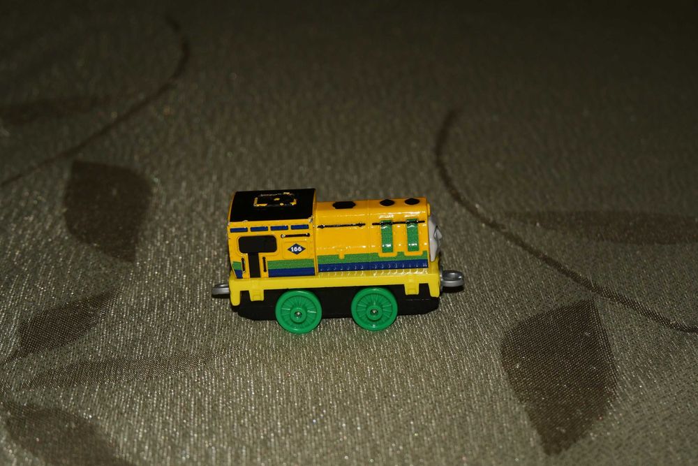 Lokomotywa diesel Wyścigowy Raul Take Along Take-n-play Adventu Fisher