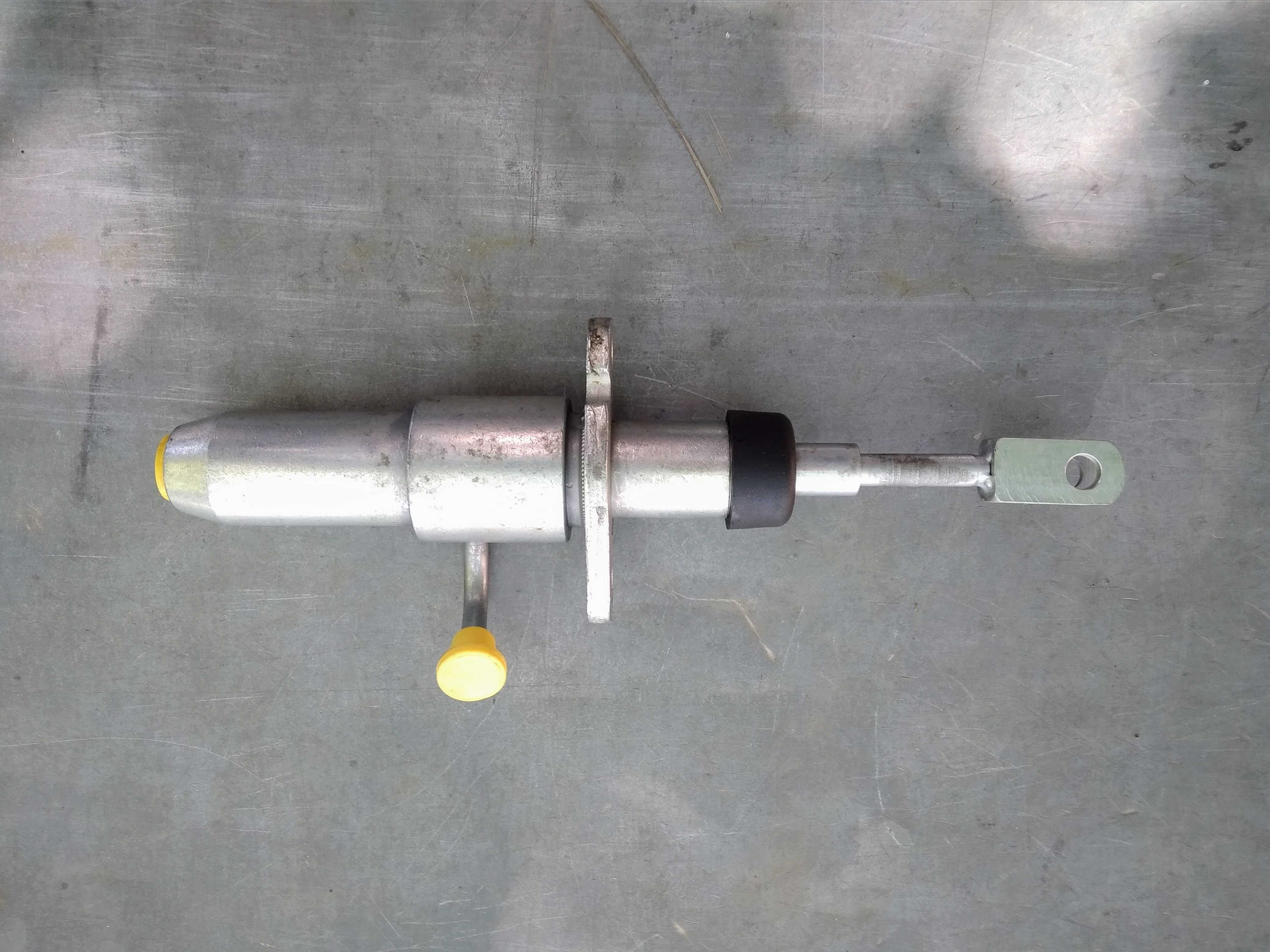 Главный цилиндр сцепления SAAB-9000 / Головний циліндр зчеплення СААБ