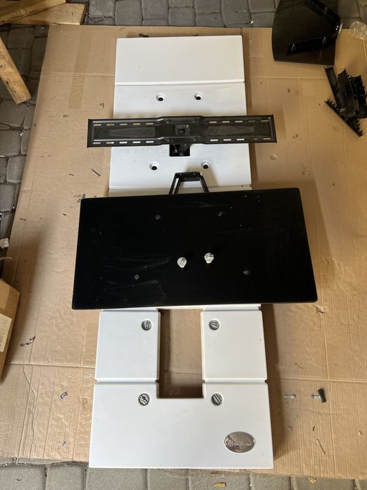 Uchwyt, wieszak na telewizor Meliconi