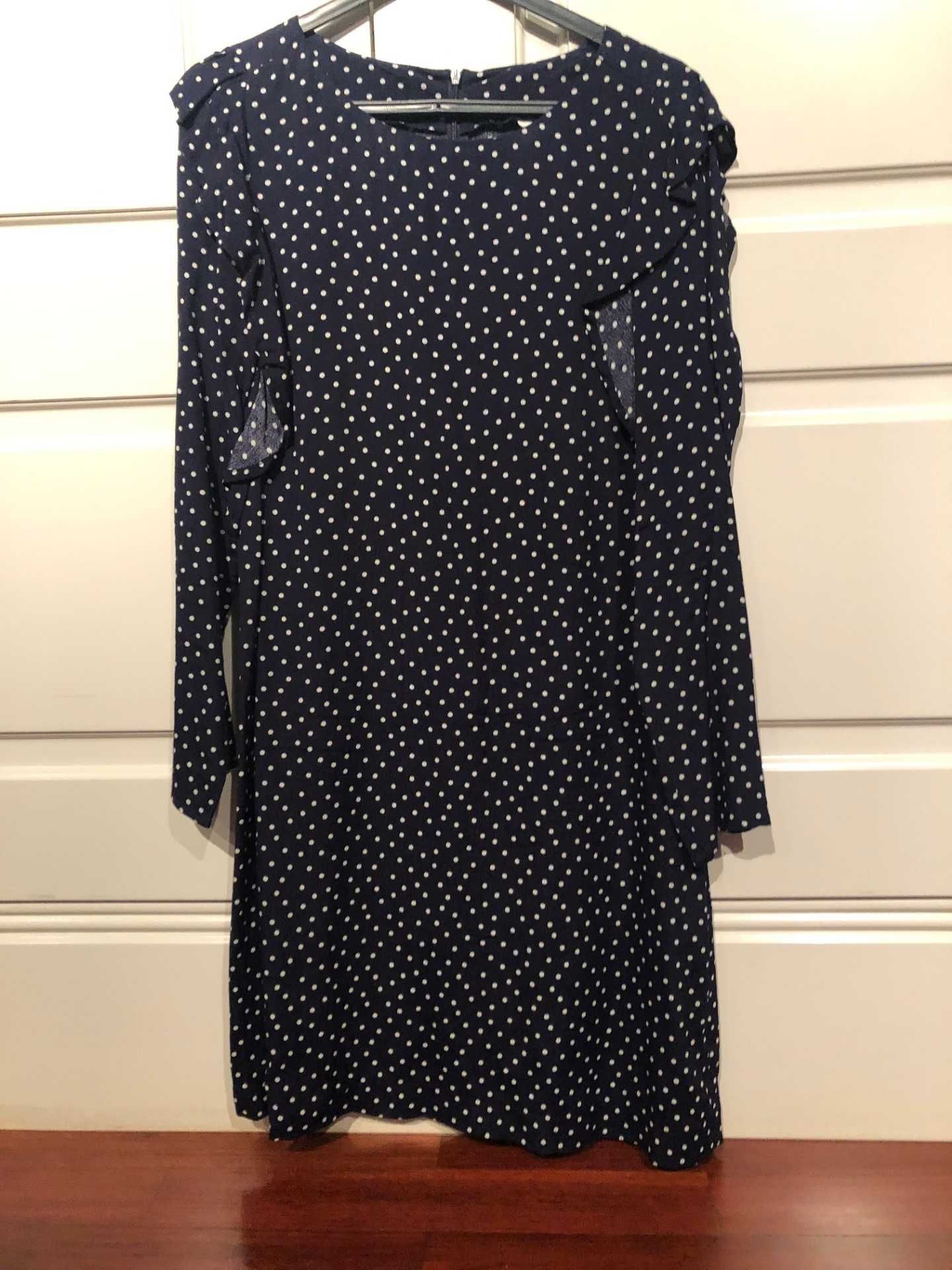 vestido azul escuro às bolinhas  brancas marca Springfield tamanho  36