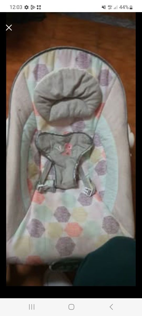 Berço que se adapta a cama dos pais 50€  espreguiçadeira 20€