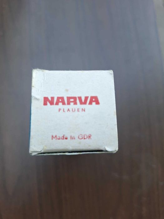 Żarówka NARVA 220 V 500 W do projektora.