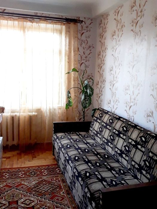 Оренда. 3-х кімнатна квартира в районі зупинки "Центр ДЮТ".