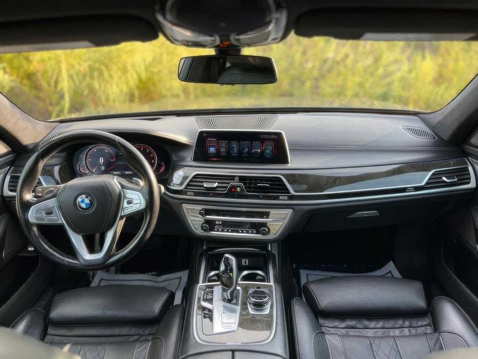 BMW 7 Series 750i xDrive      2016