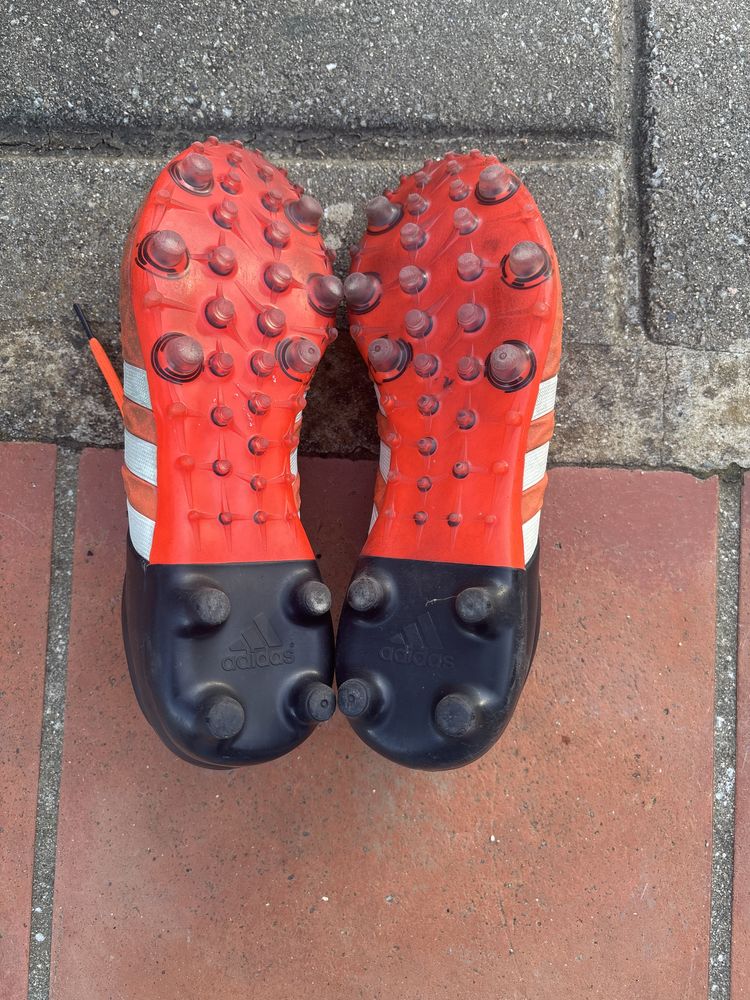 Chuteiras adidas com algum uso mas em bom estado