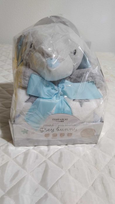 Peluche coelho + Manta de coralina para bebé.