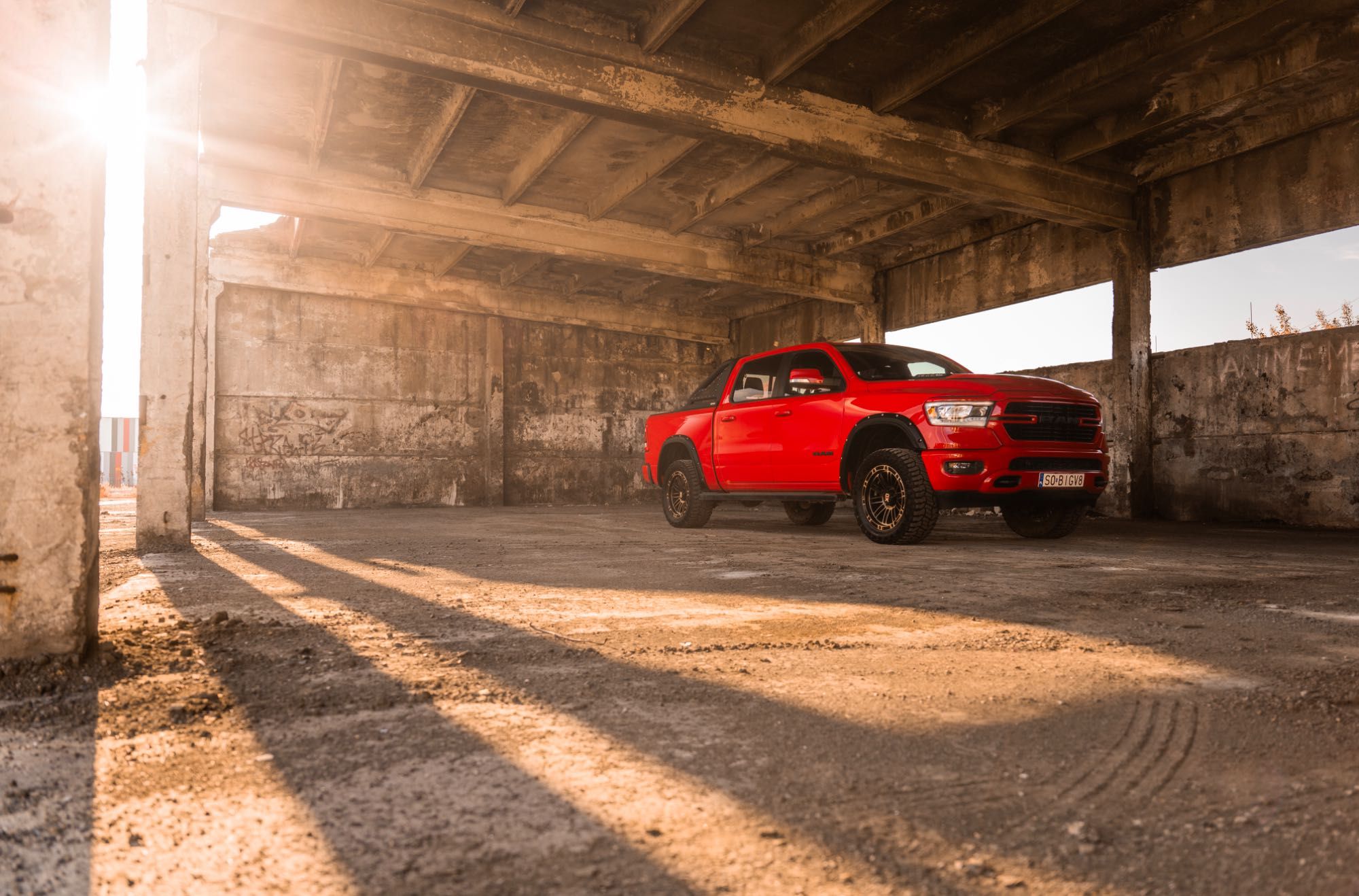 Wynajem Dodge RAM 1500 4x4 5.7L V8 HEMI bez kaucji wypożyczalnia