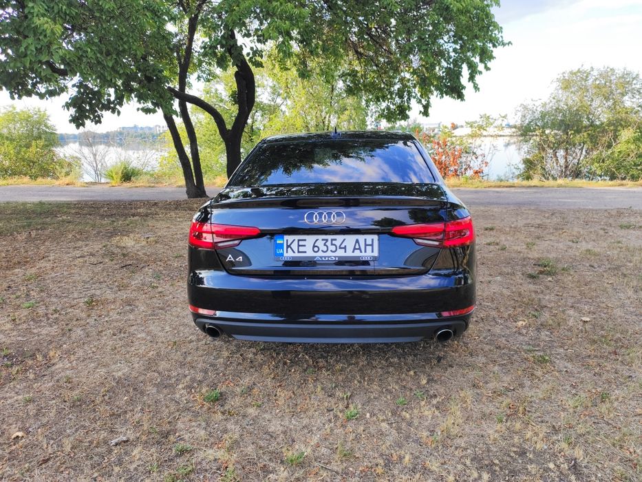 Audi A4 B9 2017 Рік