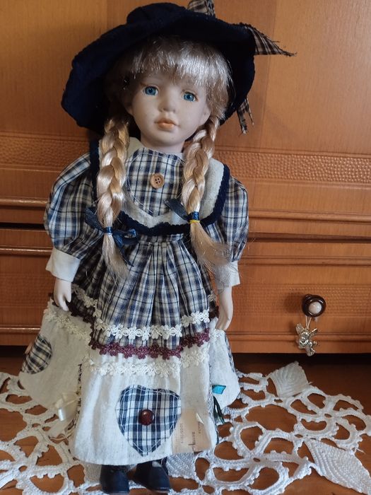 Продается кукла ,прошлый век