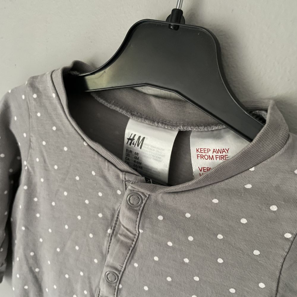 H&M Śpioch pajacyk piżama napy 100% bawełna szary kropki 68