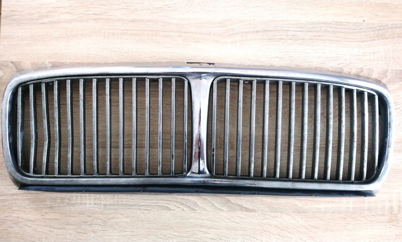 Grill Jaguar Xj40