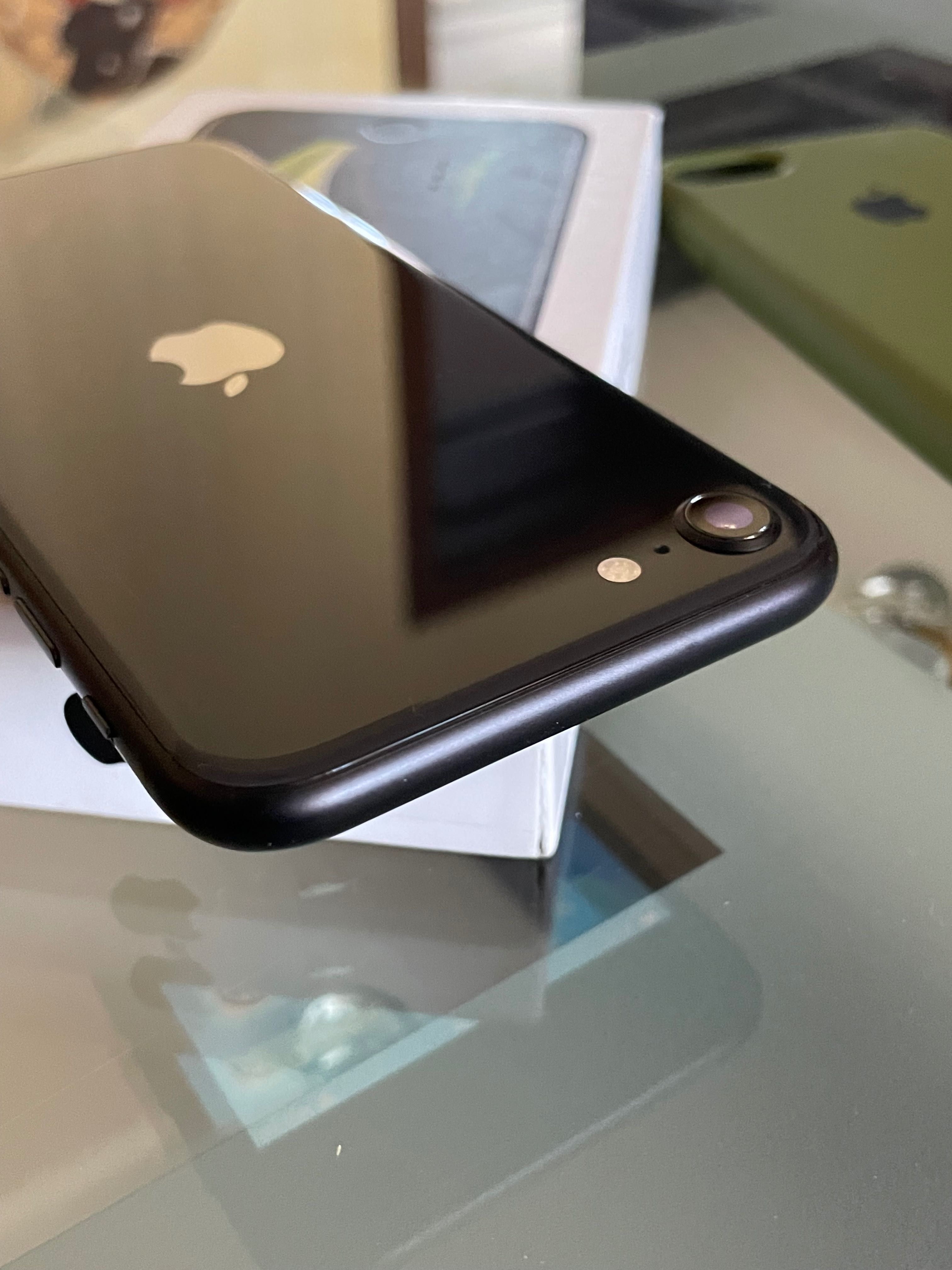 iPhone SE 2020 Black Neverlock