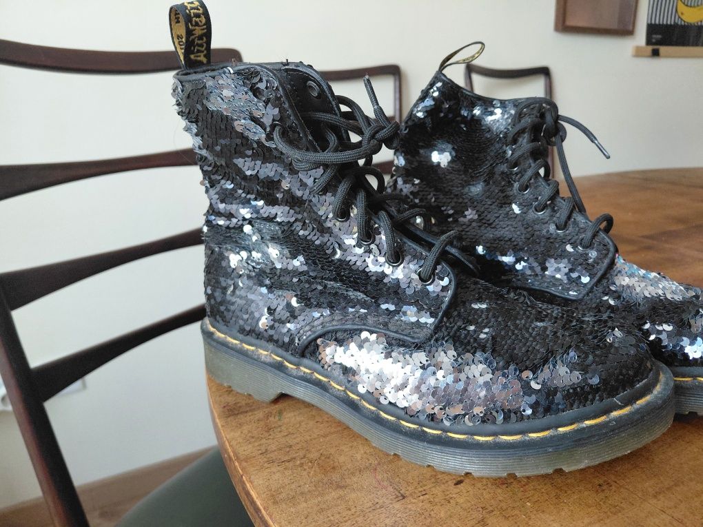 Dr Martens Pascal Reversível Lantejoula Preto Prata