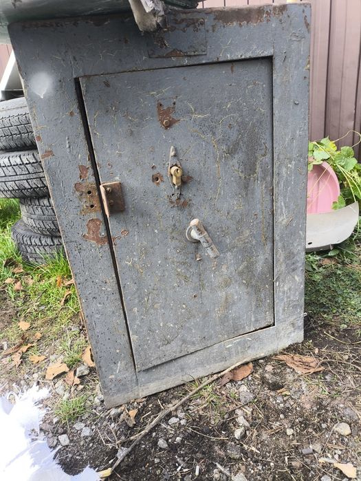 Продам сейф з хорошого металу