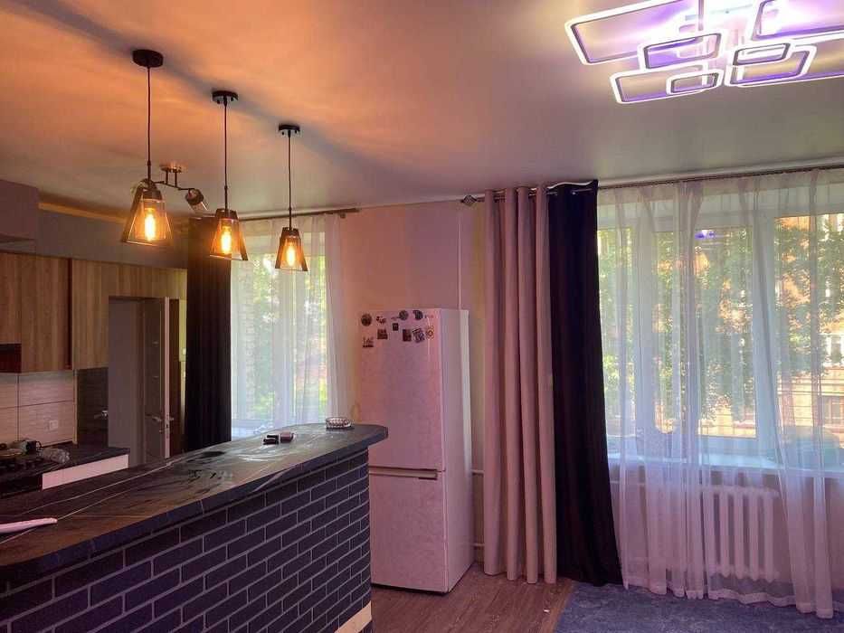 Продається 3-кімнатна квартира по вул Пілотська – зручний  район