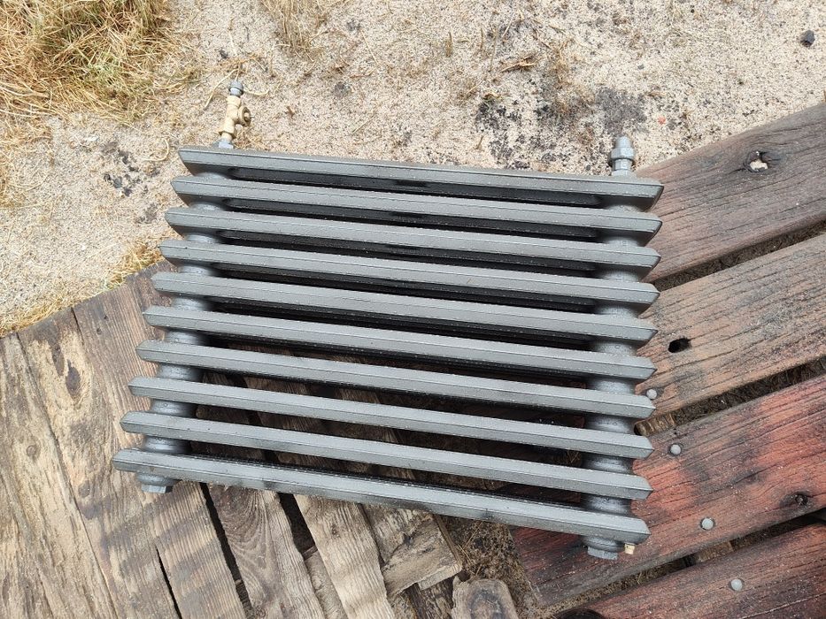 Grzejnik żeliwny na nogach skandynawski loft retro  radiator