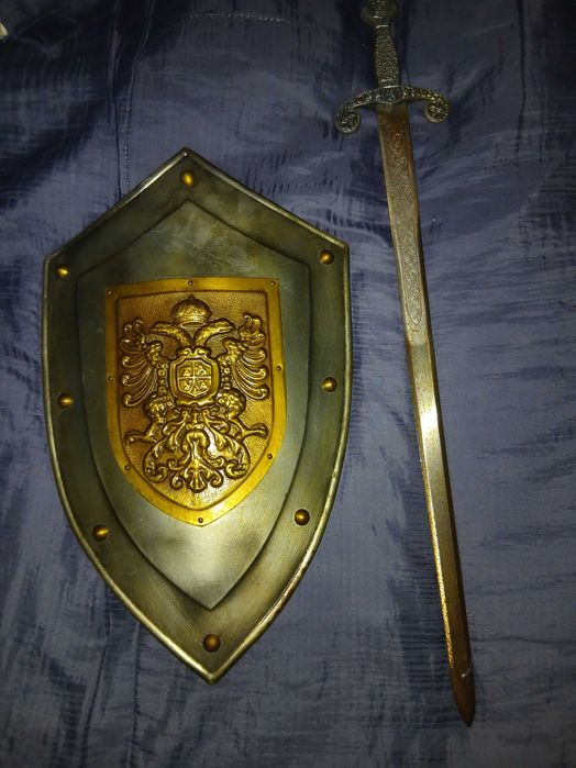 Escudo e espada de pendurar