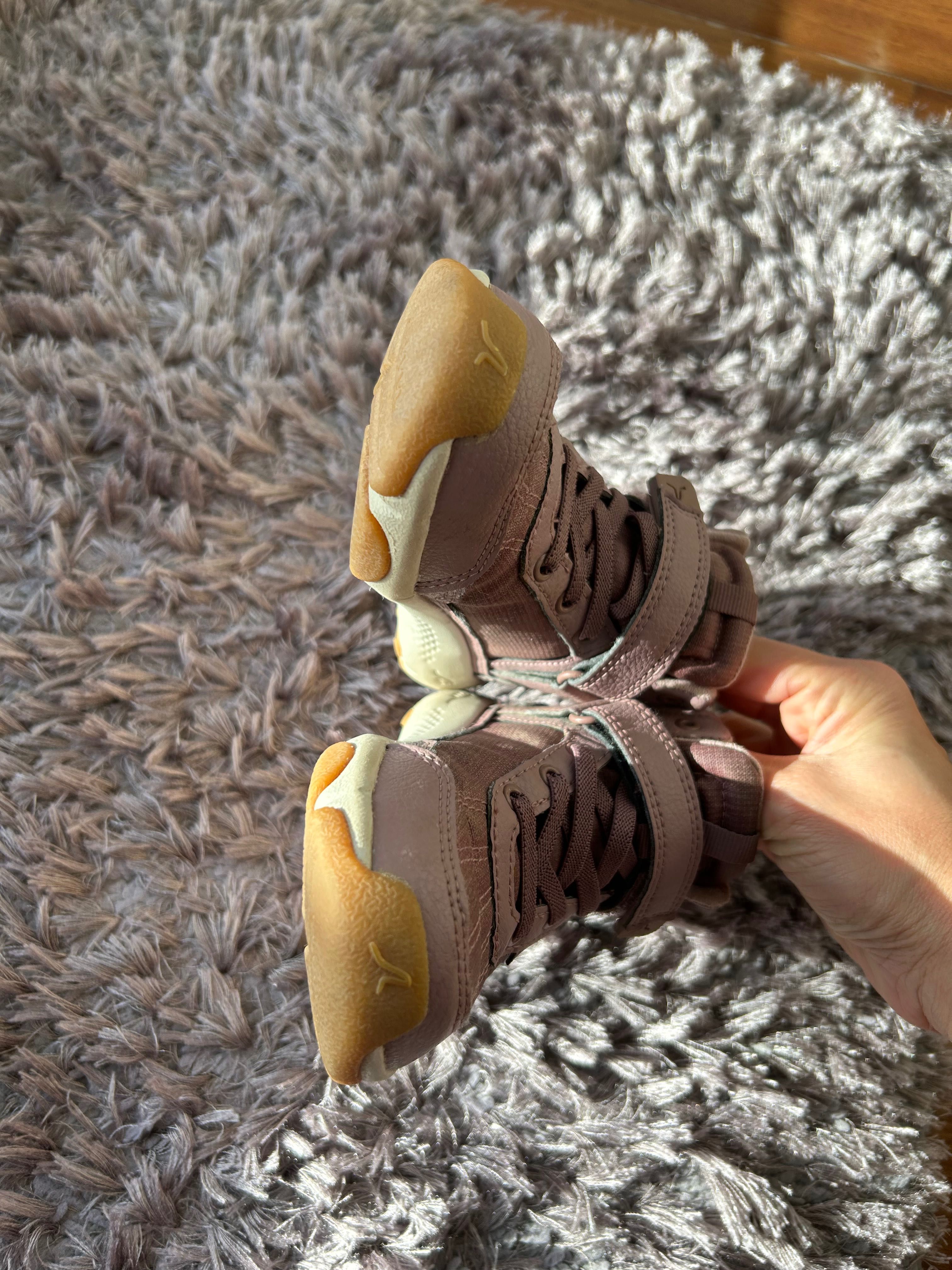 Botins impermeáveis de menina