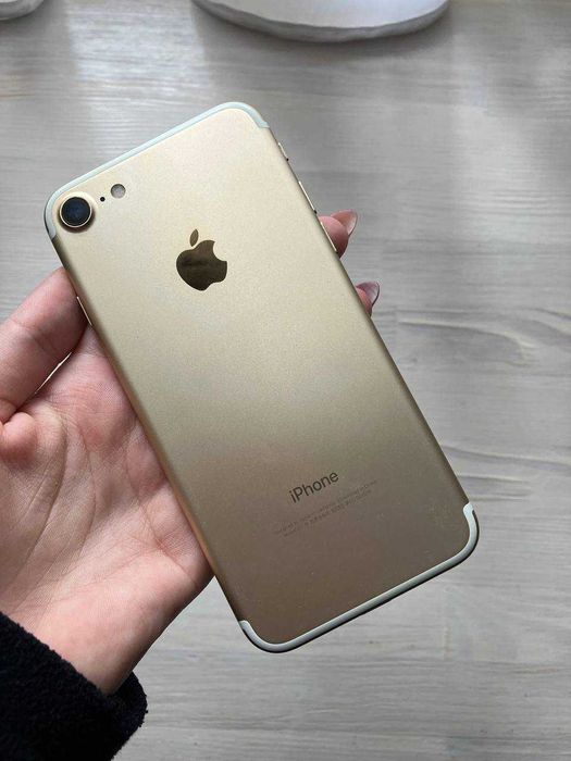 Продам IPhone 7 32Gb Gold