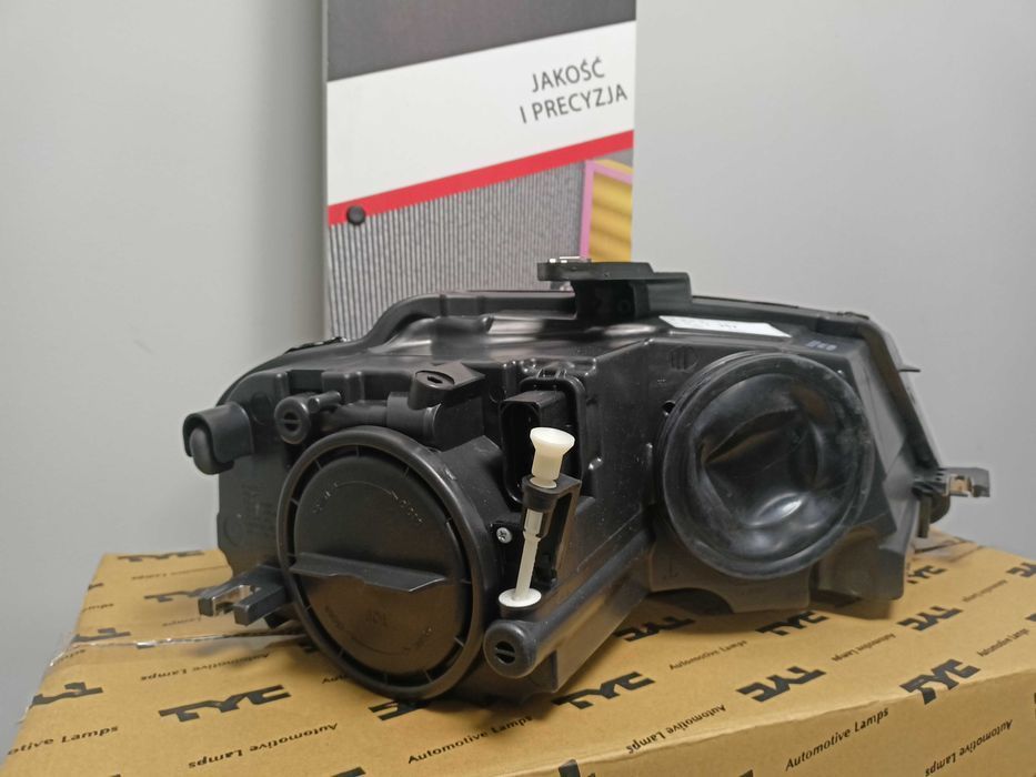 Audi A3 07.08-08.12 Lampa/Reflektor przód lewy /H7+H7