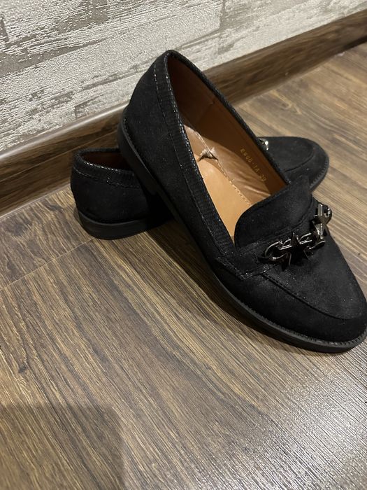 Лофери чорного кольору