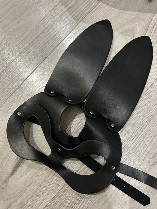 Шкіряні маски на обличчя