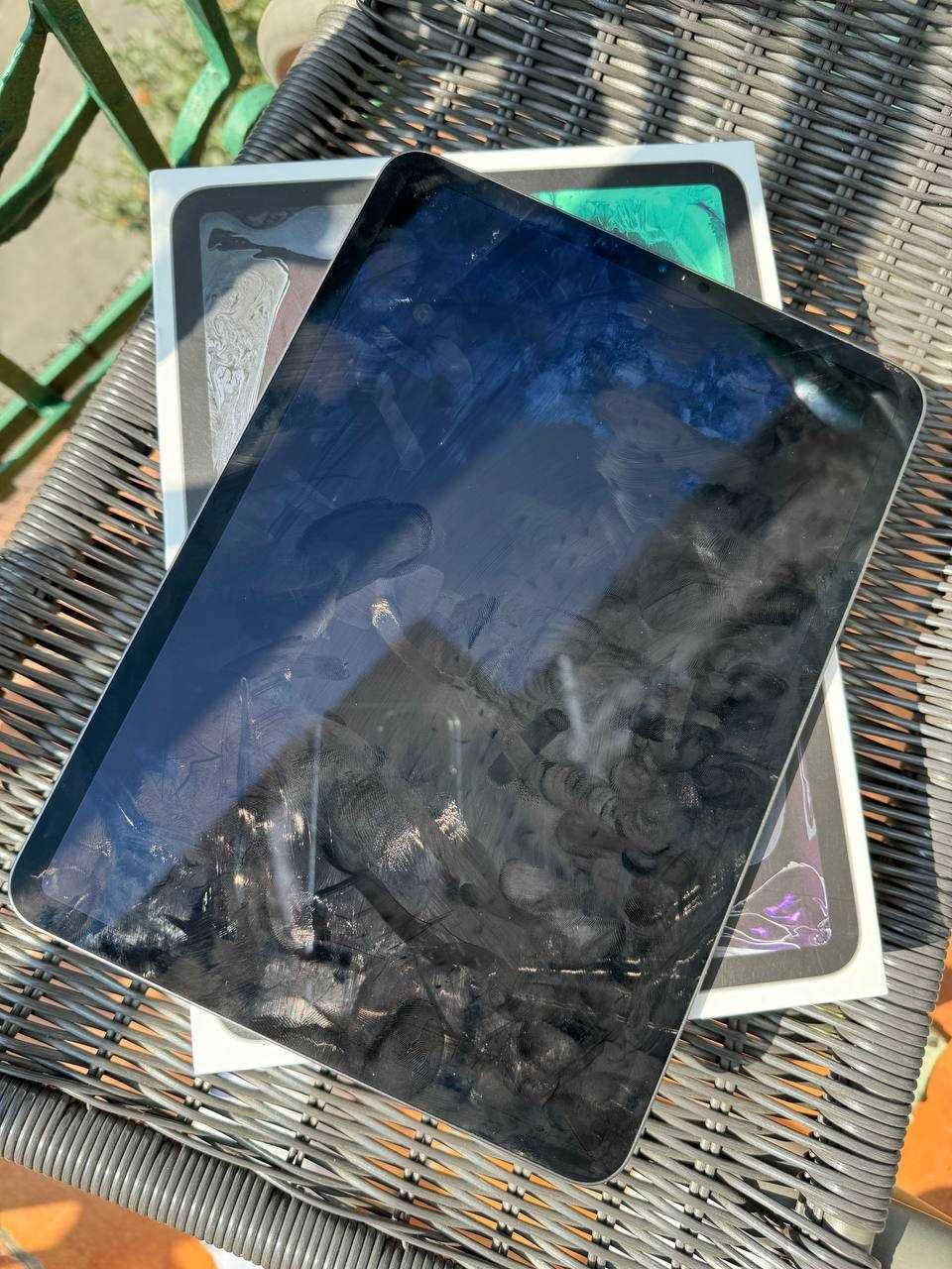 Ipad pro 11-inch WI-FI +  Smart Keyboard Folio