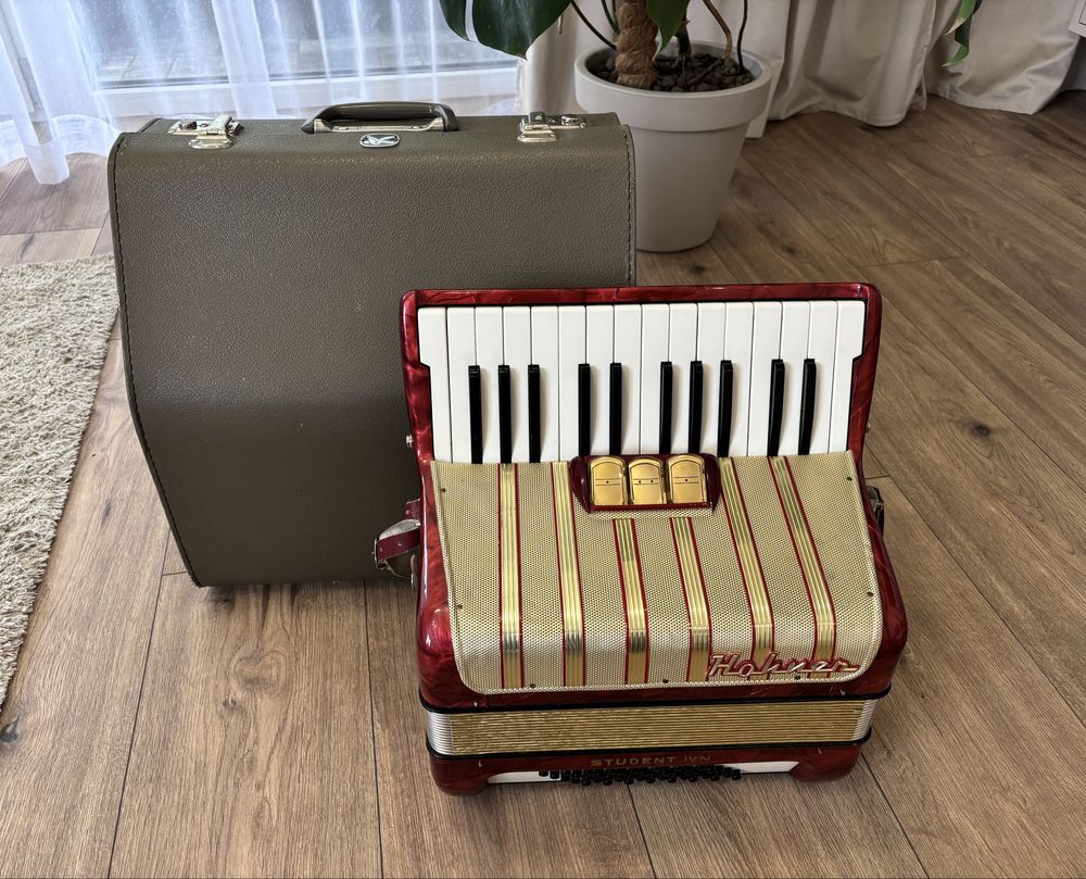 Akordeon Hohner Student IVN 40 basów z futerałem!