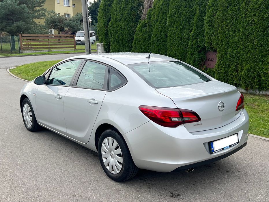Opel Astra 1.4Turbo Sedan*2016r*KLIMA*elektyka*139 000km przebiegu*