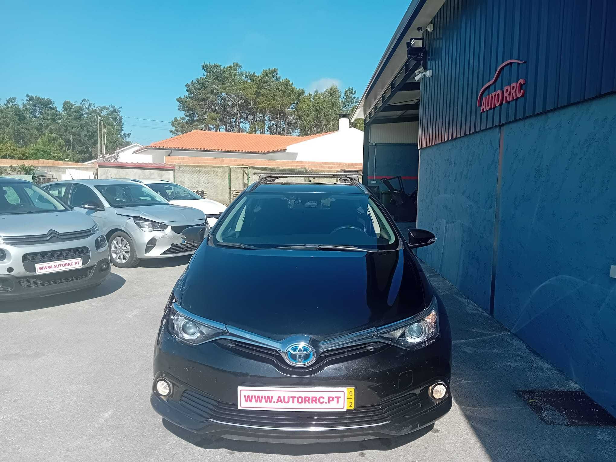 Toyota Auris 1.8 Hybrid – Nacional ( pequeno sinistro ) RESERVADO