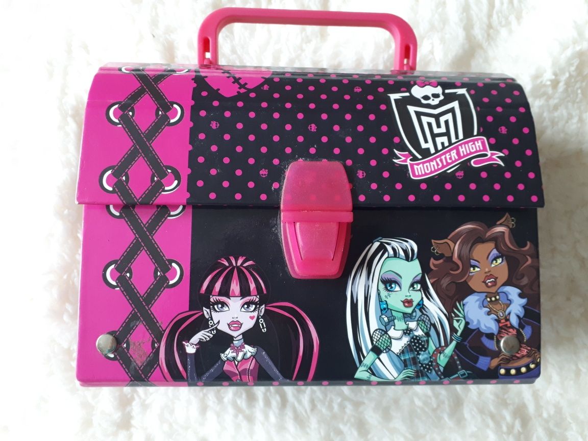 Monster High stojak akcesoria Ever After High pamiętnik