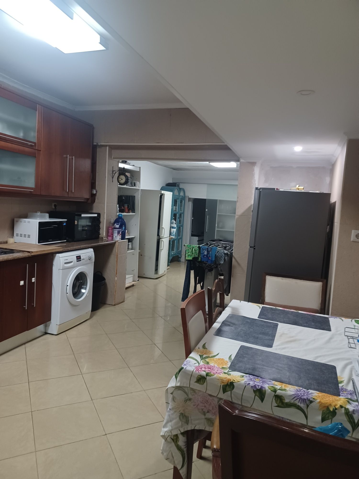 Quarto para senhora ou casal perto da estação de comboios