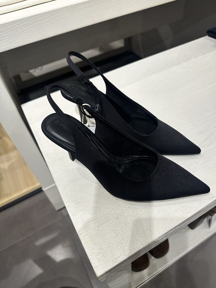 Новенькі слінгбеки Stradivarius