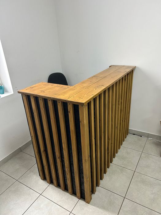 Стіл для магазину, ресепшн, стійка для адміністратора.