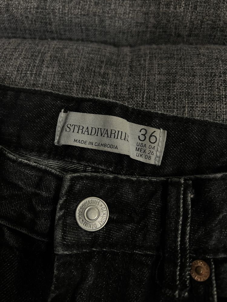 Джинси Stradivarius прямі з потертостями