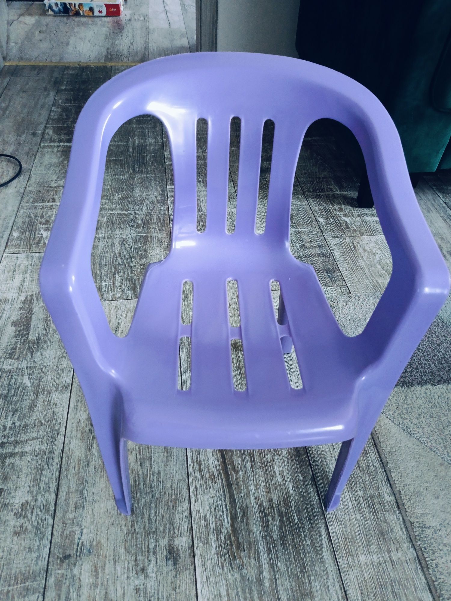 Sprzedam krzesełko plastikowe