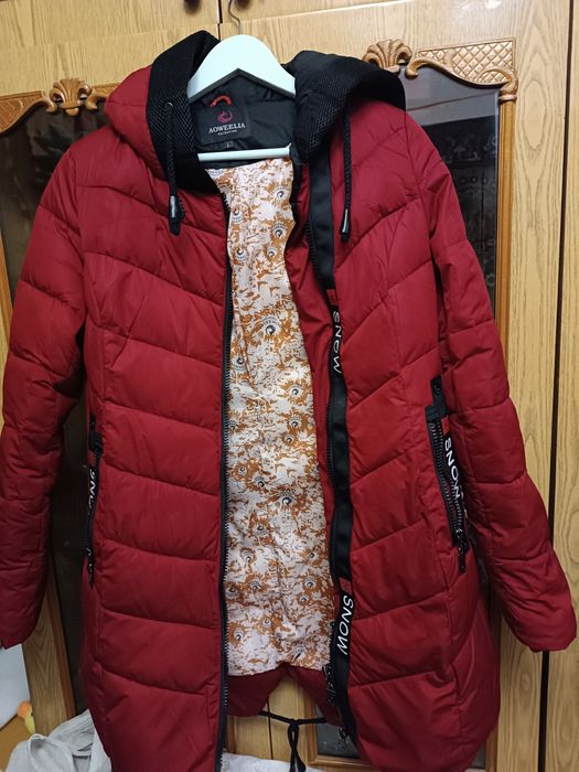 Зимовий жіночий пуховик